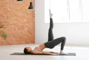 Exercícios de Alongamento para Mulheres que Treinam em Casa